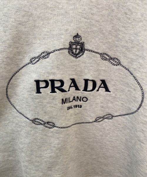 PRADA（プラダ）PRADA (プラダ) ロゴ ストライプトリム スウェットシャツ グレー サイズ:XSの古着・服飾アイテム