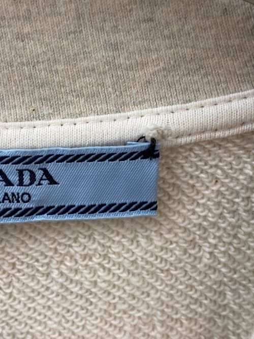 PRADA（プラダ）PRADA (プラダ) ロゴ ストライプトリム スウェットシャツ グレー サイズ:XSの古着・服飾アイテム