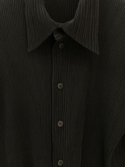 ISSEY MIYAKE（イッセイミヤケ）ISSEY MIYAKE (イッセイミヤケ) プリーツシャツ ブラック サイズ:Mの古着・服飾アイテム