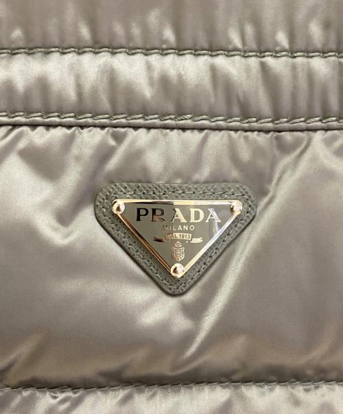 PRADA（プラダ）PRADA (プラダ) ロゴプレートダウンベスト グレー サイズ:40の古着・服飾アイテム