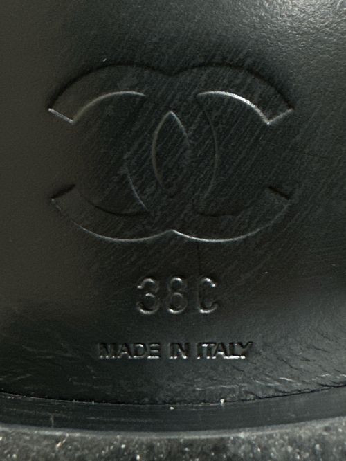 CHANEL（シャネル）CHANEL (シャネル) ココマークサイドジップチェーンブーツ ブラック×ゴールド サイズ:38の古着・服飾アイテム