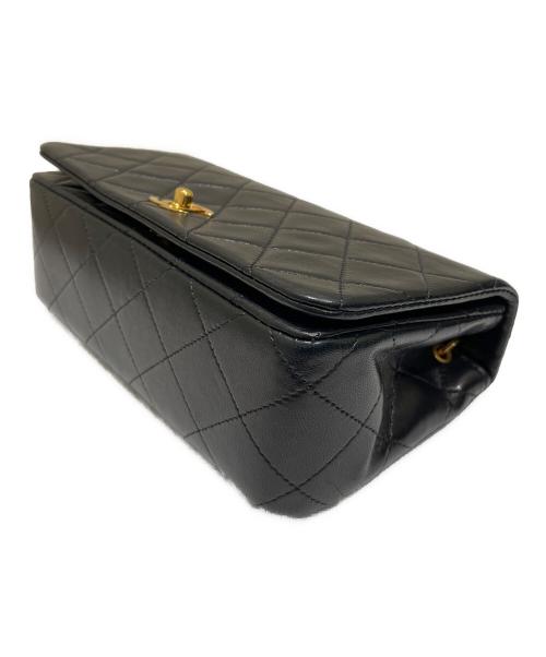 CHANEL（シャネル）CHANEL (シャネル) フルフラップチェーンショルダーバッグ ブラック×ゴールドの古着・服飾アイテム