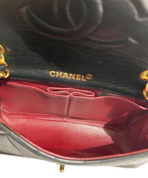 CHANEL（シャネル）CHANEL (シャネル) フルフラップチェーンショルダーバッグ ブラック×ゴールドの古着・服飾アイテム