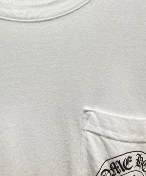 CHROME HEARTS（クロムハーツ）CHROME HEARTS (クロムハーツ) Horseshoe Back Logo Print Short-Sleeved T-Shirt/ホースシュー バックロゴプリント 半袖Tシャツ/ポケットTシャツ ホワイト サイズ:Mの古着・服飾アイテム