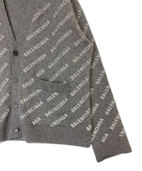 BALENCIAGA（バレンシアガ）BALENCIAGA (バレンシアガ) オールオーバーロゴカーディガン グレー サイズ:Lの古着・服飾アイテム