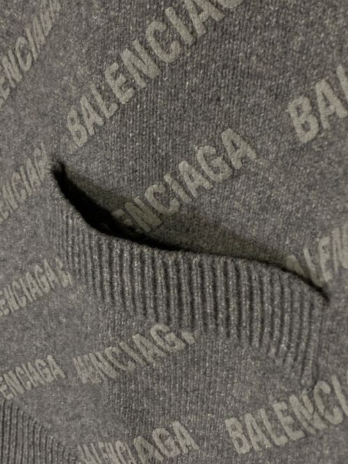 BALENCIAGA（バレンシアガ）BALENCIAGA (バレンシアガ) オールオーバーロゴカーディガン グレー サイズ:Lの古着・服飾アイテム
