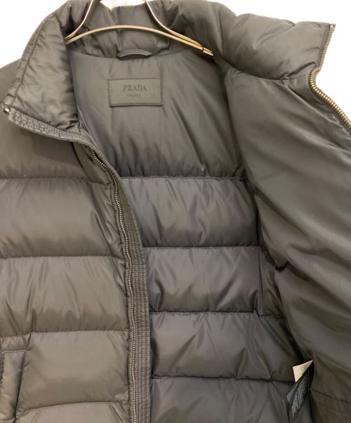 PRADA（プラダ）PRADA (プラダ) ロゴプレートダウンジャケット ブラック サイズ:48の古着・服飾アイテム
