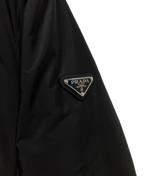 PRADA（プラダ）PRADA (プラダ) 三角プレートリバーシブル中綿ジャケット ブラック×グレー サイズ:50の古着・服飾アイテム