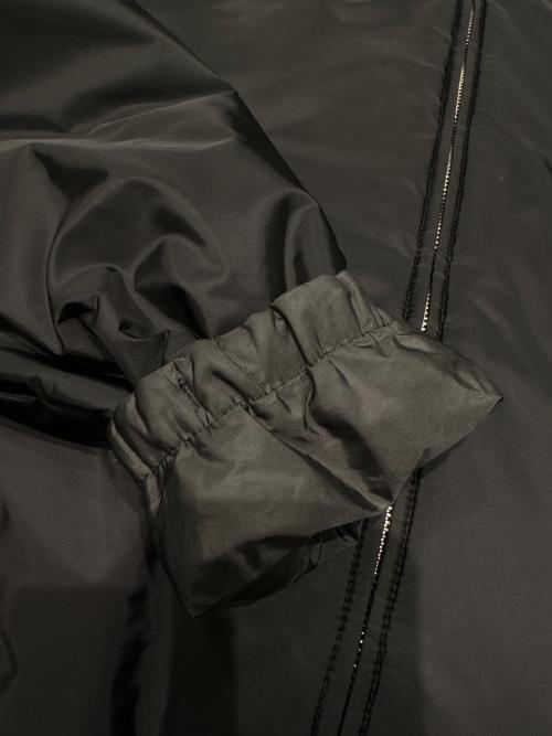 PRADA（プラダ）PRADA (プラダ) 三角プレートリバーシブル中綿ジャケット ブラック×グレー サイズ:50の古着・服飾アイテム