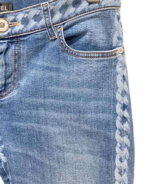 CHANEL（シャネル）CHANEL (シャネル) P60 ココボタン サイドチェーンプリント デニムパンツ ブルー サイズ:40の古着・服飾アイテム