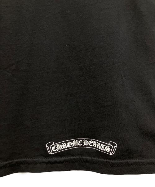CHROME HEARTS（クロムハーツ）CHROME HEARTS (クロムハーツ) Horseshoe Scroll Label Print T-Shirt/ホースシュー スクロールラベル プリント Tシャツ ブラック サイズ:Sの古着・服飾アイテム