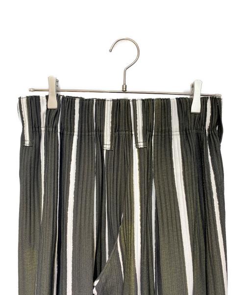 HOMME PLISSE ISSEY MIYAKE（オム プリッセ イッセイ ミヤケ）HOMME PLISSE ISSEY MIYAKE (オムプリッセ イッセイ ミヤケ) プリーツワイドパンツ オリーブ サイズ:1の古着・服飾アイテム
