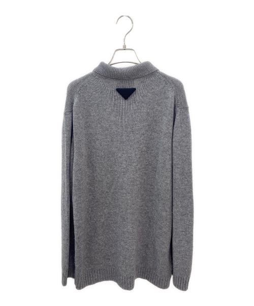 PRADA（プラダ）PRADA (プラダ) トライアングルロゴニットポロシャツ グレー サイズ:Lの古着・服飾アイテム