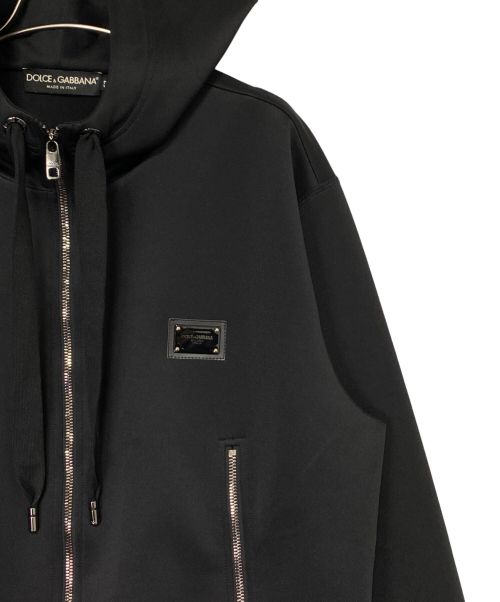 DOLCE & GABBANA（ドルチェ＆ガッバーナ）DOLCE & GABBANA (ドルチェ＆ガッバーナ) ロゴプレートジップパーカー ブラック サイズ:52の古着・服飾アイテム