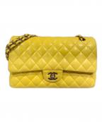 CHANELシャネル）の古着「Wフラップチェーンショルダーバッグ」｜イエロー×ゴールド