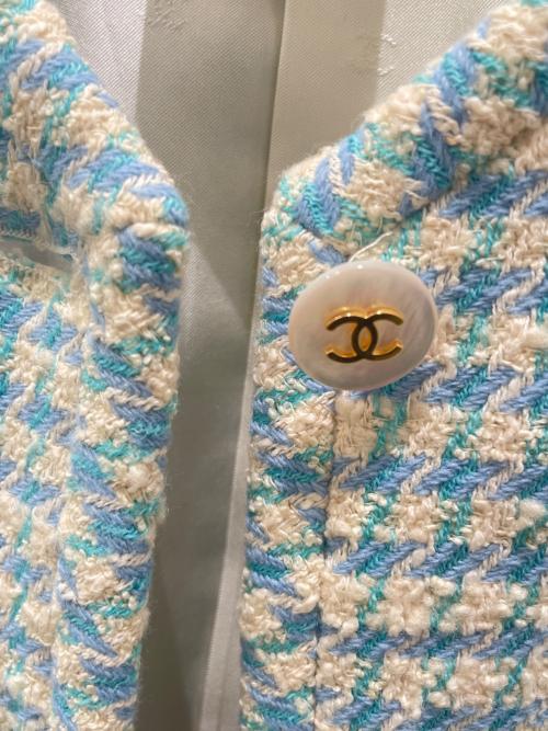 CHANEL（シャネル）CHANEL (シャネル) ココボタンツイードジャケット ブルー×ホワイト サイズ:38の古着・服飾アイテム