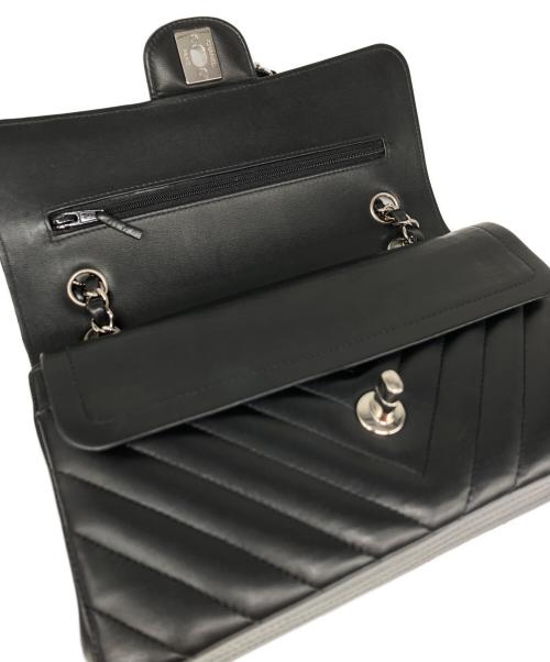 CHANEL（シャネル）CHANEL (シャネル) WフラップVステッチチェーンショルダーバッグ ブラック サイズ:23の古着・服飾アイテム