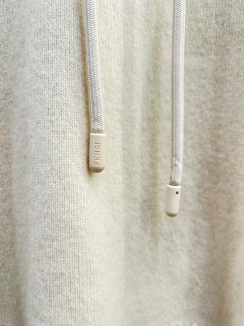 FENDI（フェンディ）FENDI (フェンディ) エンボスロゴニットパーカー ベージュ サイズ:36の古着・服飾アイテム