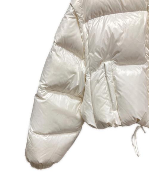 PRADA（プラダ）PRADA (プラダ) Re‑Nylon Convertible Cropped Down Jacket/ロゴプレートショートダウンジャケット　291973 S212 137 ホワイト サイズ:36の古着・服飾アイテム
