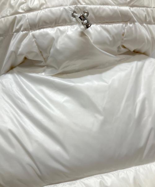 PRADA（プラダ）PRADA (プラダ) Re‑Nylon Convertible Cropped Down Jacket/ロゴプレートショートダウンジャケット　291973 S212 137 ホワイト サイズ:36の古着・服飾アイテム