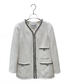 CHANELシャネル）の古着「P72 ライオンボタン／ライオンモチーフボタンノーカラーツイードジャケット」｜ホワイト