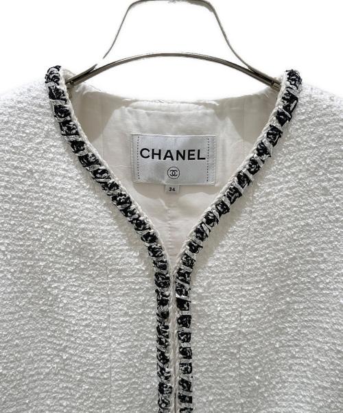 CHANEL（シャネル）CHANEL (シャネル) P72 ライオンボタン／ライオンモチーフボタンノーカラーツイードジャケット ホワイト サイズ:34の古着・服飾アイテム