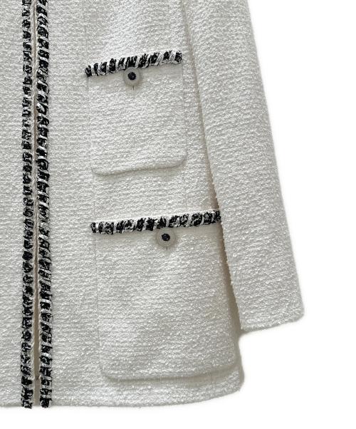 CHANEL（シャネル）CHANEL (シャネル) P72 ライオンボタン／ライオンモチーフボタンノーカラーツイードジャケット ホワイト サイズ:34の古着・服飾アイテム