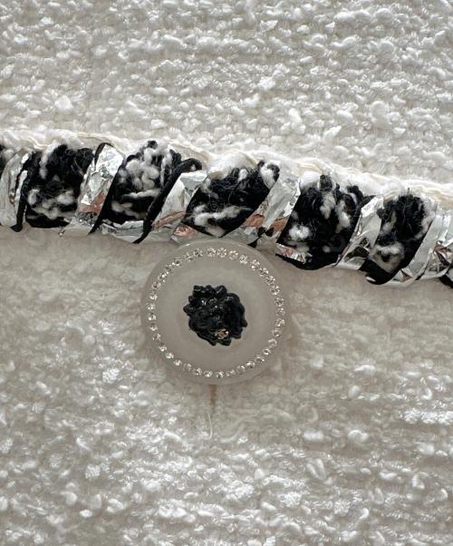 CHANEL（シャネル）CHANEL (シャネル) P72 ライオンボタン／ライオンモチーフボタンノーカラーツイードジャケット ホワイト サイズ:34の古着・服飾アイテム