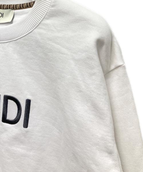 FENDI（フェンディ）FENDI (フェンディ) ロゴ エンブロダイリー クロップド スウェット プルオーバー ホワイト サイズ:Sの古着・服飾アイテム