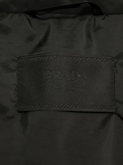PRADA（プラダ）PRADA (プラダ) ロゴプレートダウンベスト ブラック サイズ:54の古着・服飾アイテム