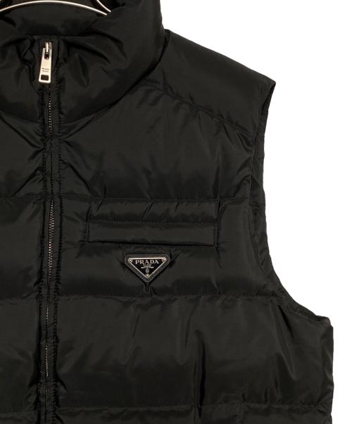 PRADA（プラダ）PRADA (プラダ) ロゴプレートダウンベスト ブラック サイズ:54の古着・服飾アイテム