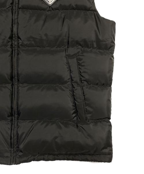 PRADA（プラダ）PRADA (プラダ) ロゴプレートダウンベスト ブラック サイズ:54の古着・服飾アイテム