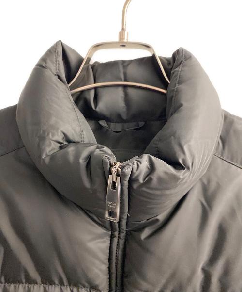 PRADA（プラダ）PRADA (プラダ) ロゴプレートダウンジャケット ブラック サイズ:52の古着・服飾アイテム