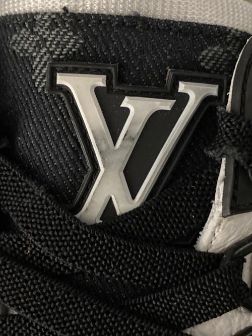 LOUIS VUITTON（ルイ ヴィトン）LOUIS VUITTON (ルイ ヴィトン) LVトレイナーラインスニーカー ホワイト×ブラック サイズ:9の古着・服飾アイテム