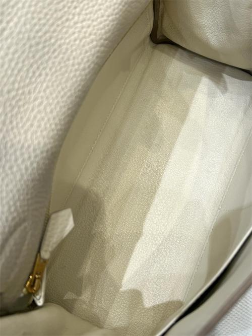 HERMES（エルメス）HERMES (エルメス) ケリー28 内縫い/ゴールド金具/トリヨンクレマンス/クレ/A刻印 クレ サイズ:28の古着・服飾アイテム