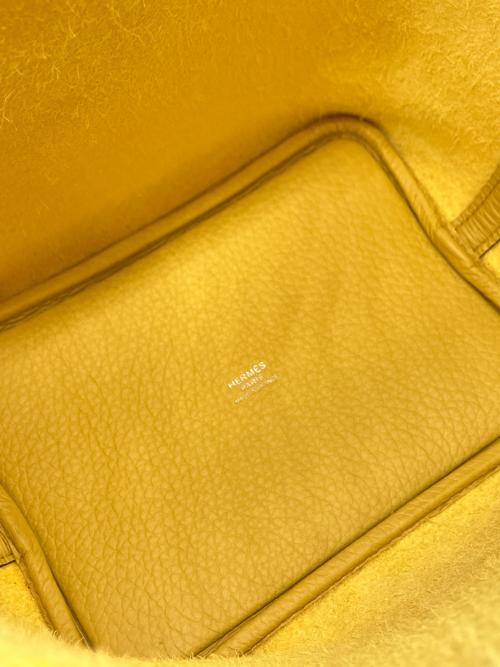 HERMES（エルメス）HERMES (エルメス) ピコタンロック PM/シルバー金具/トリヨンクレマンス/サン/W刻印 サン サイズ:PMの古着・服飾アイテム