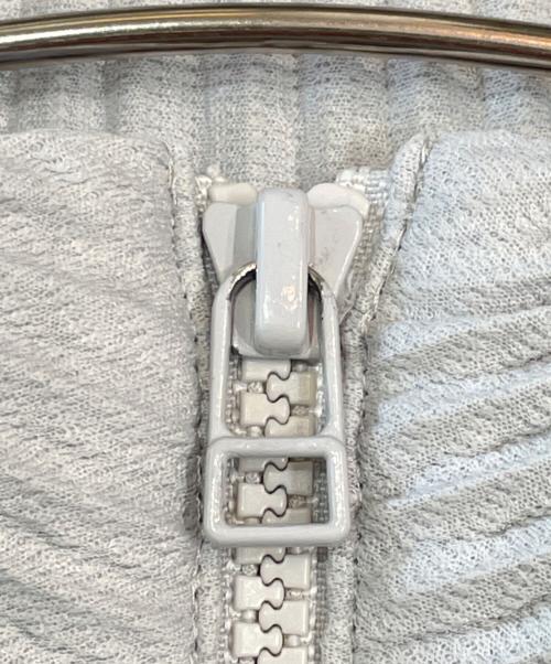HOMME PLISSE ISSEY MIYAKE（オム プリッセ イッセイ ミヤケ）HOMME PLISSE ISSEY MIYAKE (オムプリッセ イッセイ ミヤケ) プリーツジャケット グレー サイズ:3の古着・服飾アイテム
