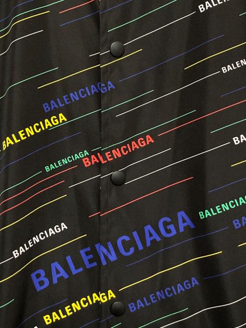BALENCIAGA（バレンシアガ）BALENCIAGA (バレンシアガ) オールオーバーロゴコーチジャケット ブラック サイズ:44の古着・服飾アイテム
