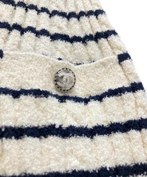 CHANEL（シャネル）CHANEL (シャネル) ココボタンボーダーニットワンピース ネイビー×ホワイト サイズ:34の古着・服飾アイテム