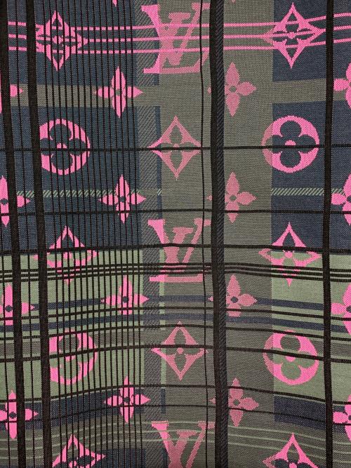 LOUIS VUITTON（ルイ ヴィトン）LOUIS VUITTON (ルイ ヴィトン) モノグラムジャガードスウェット ネイビー×ピンク サイズ:Mの古着・服飾アイテム