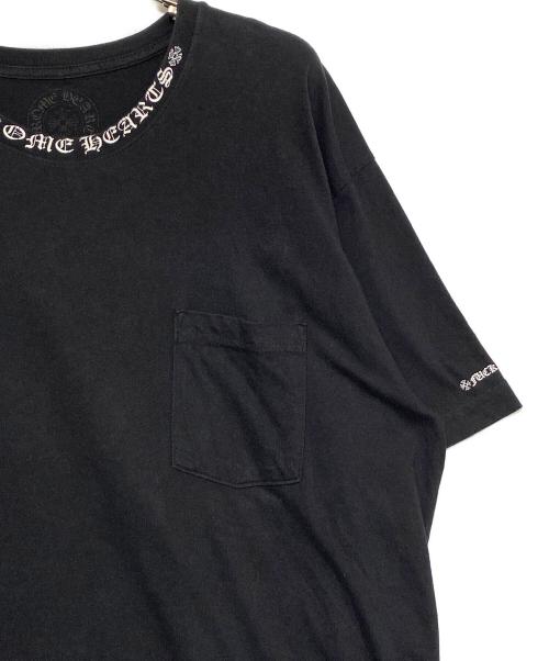 CHROME HEARTS（クロムハーツ）CHROME HEARTS (クロムハーツ) ネックロゴポケットTシャツ ブラック サイズ:XLの古着・服飾アイテム