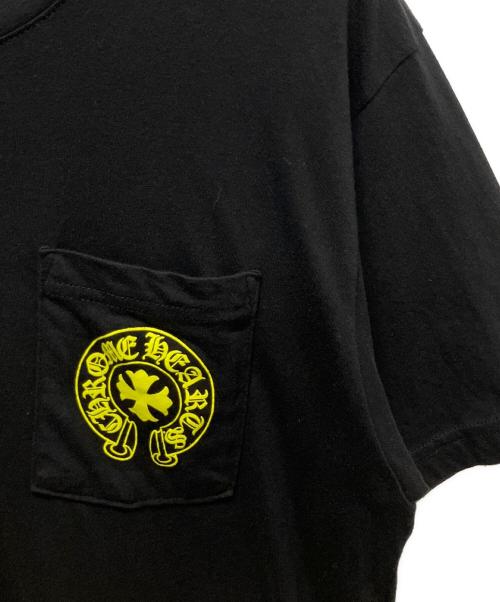 CHROME HEARTS（クロムハーツ）CHROME HEARTS (クロムハーツ) ヴァーティカルロゴTシャツ ブラック×イエロー サイズ:Lの古着・服飾アイテム