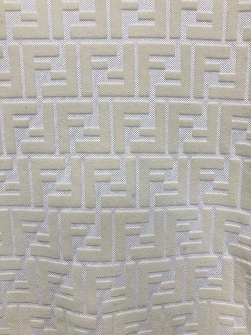 FENDI（フェンディ）FENDI (フェンディ) ズッカ柄Tシャツ/FFロゴTシャツ アイボリー サイズ:Sの古着・服飾アイテム