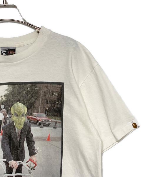 A BATHING APE（アベイシングエイプ）A BATHING APE (ア ベイシング エイプ) フォトTシャツ/00's ×SHAWN MORTENSE/ ホワイト サイズ:Lの古着・服飾アイテム