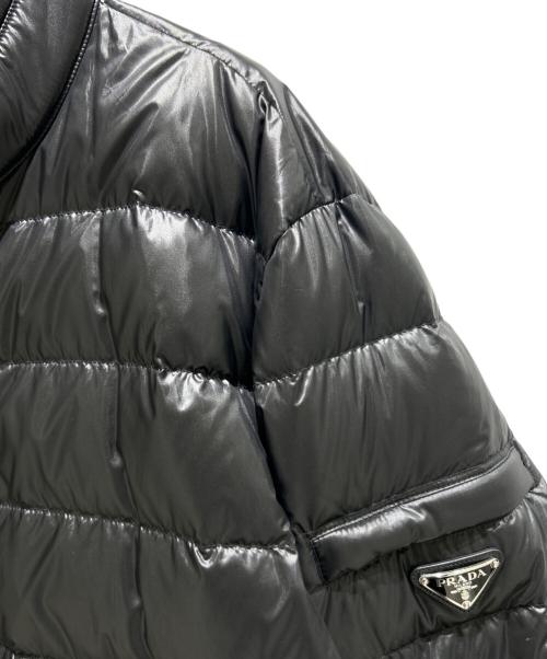 PRADA（プラダ）PRADA (プラダ) ロゴプレートダウンジャケット SGA506 R151 11HU ブラック サイズ:54の古着・服飾アイテム