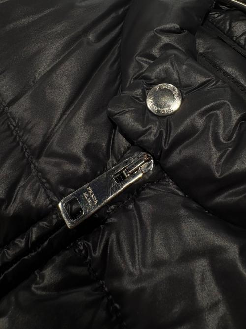 PRADA（プラダ）PRADA (プラダ) ロゴプレートダウンジャケット ブラック サイズ:46の古着・服飾アイテム