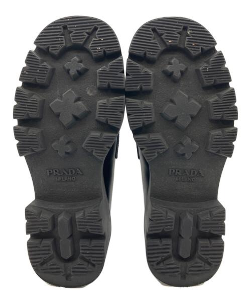 PRADA（プラダ）PRADA (プラダ) モノリスブラッシュドレザーローファー ブラック サイズ:7〜8の古着・服飾アイテム