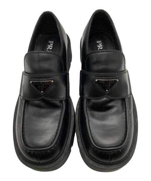 PRADA（プラダ）PRADA (プラダ) モノリスブラッシュドレザーローファー ブラック サイズ:7〜8の古着・服飾アイテム