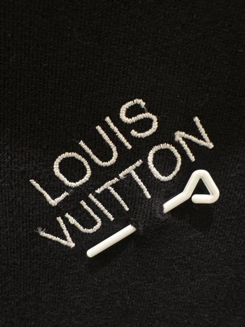 LOUIS VUITTON（ルイ ヴィトン）LOUIS VUITTON (ルイ ヴィトン) ロゴパーカー ブラック サイズ:XLの古着・服飾アイテム