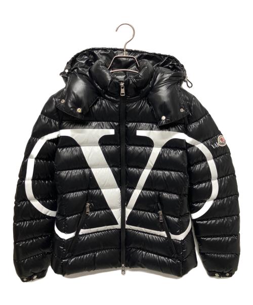 MONCLER（モンクレール）MONCLER (モンクレール) VALENTINO (ヴァレンティノ) ロゴプリント コラボダウンジャケット ブラック サイズ:40の古着・服飾アイテム